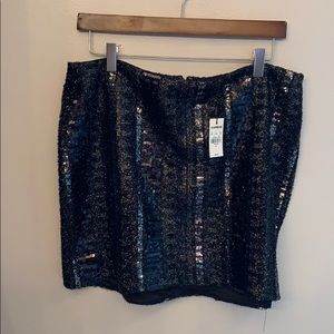 Women’s express skirt with fun sequin details.